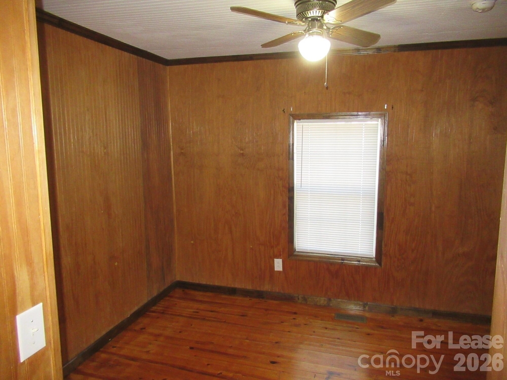 306 W 2nd Street - Photo 10