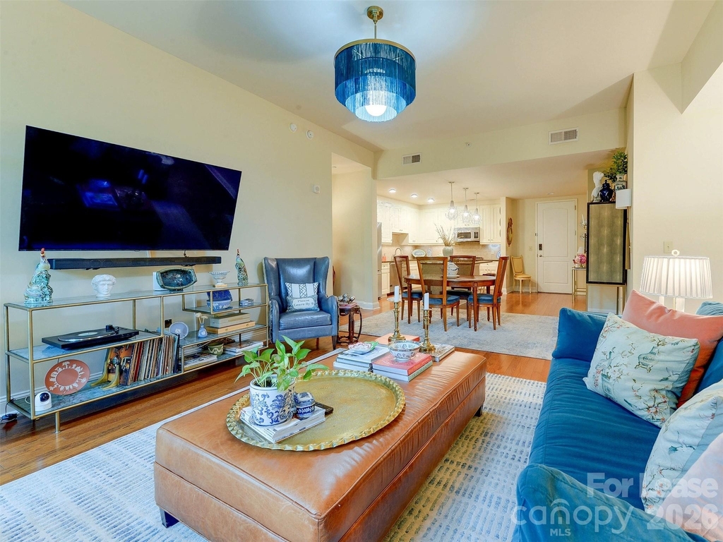 701 Royal Court - Photo 17
