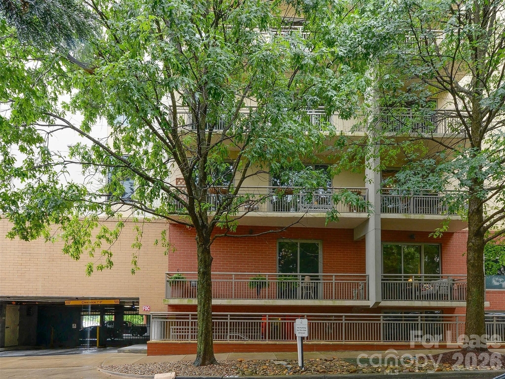 701 Royal Court - Photo 40