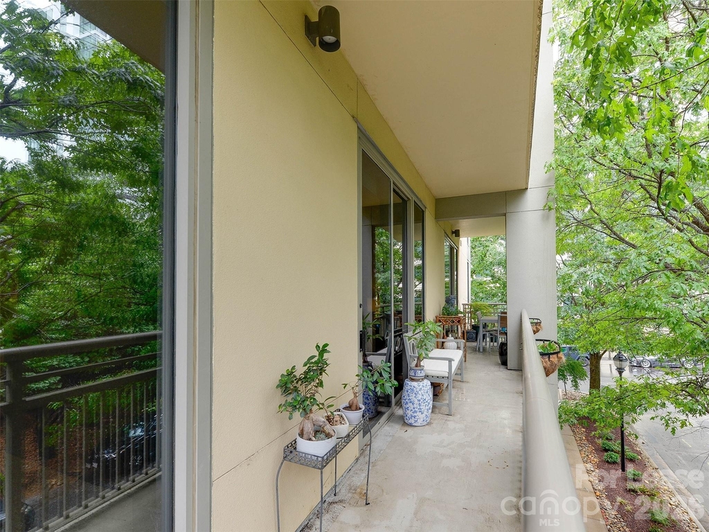 701 Royal Court - Photo 31