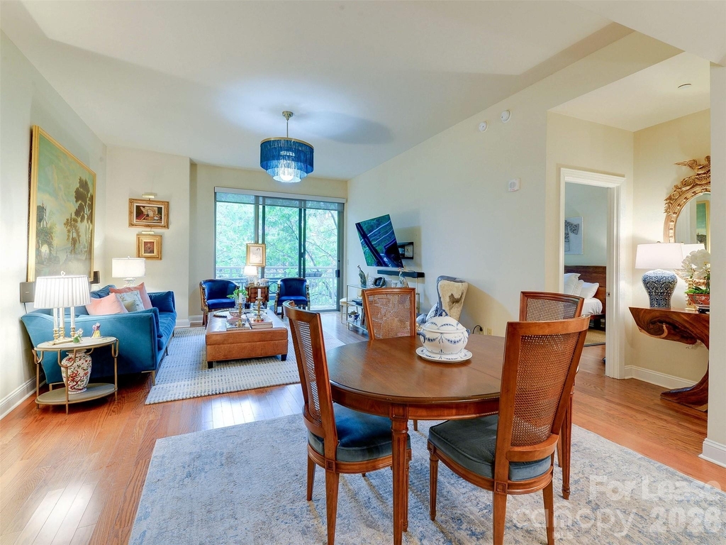701 Royal Court - Photo 11