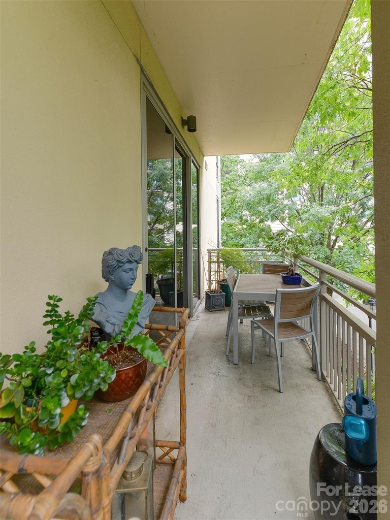 701 Royal Court - Photo 33