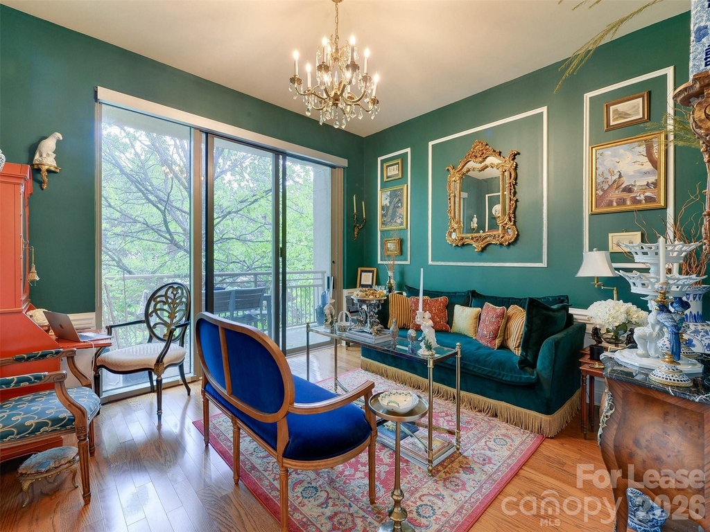 701 Royal Court - Photo 27