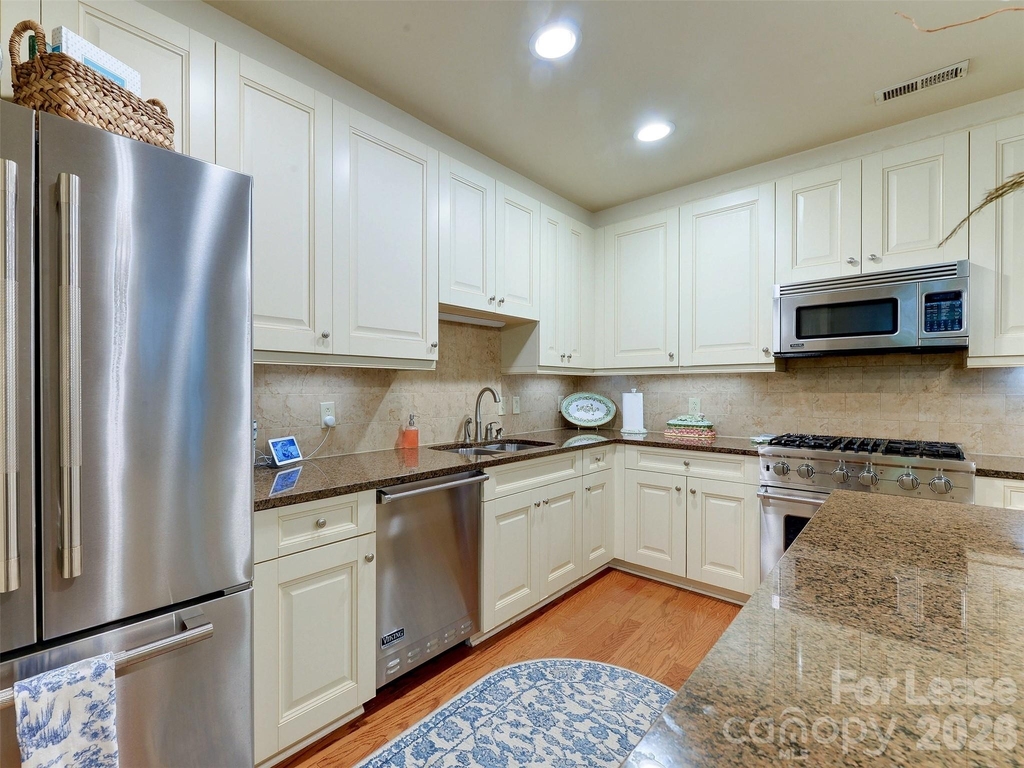 701 Royal Court - Photo 6