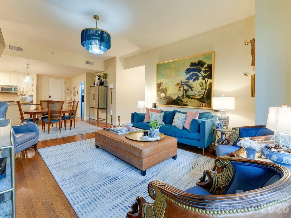 701 Royal Court - Photo 16