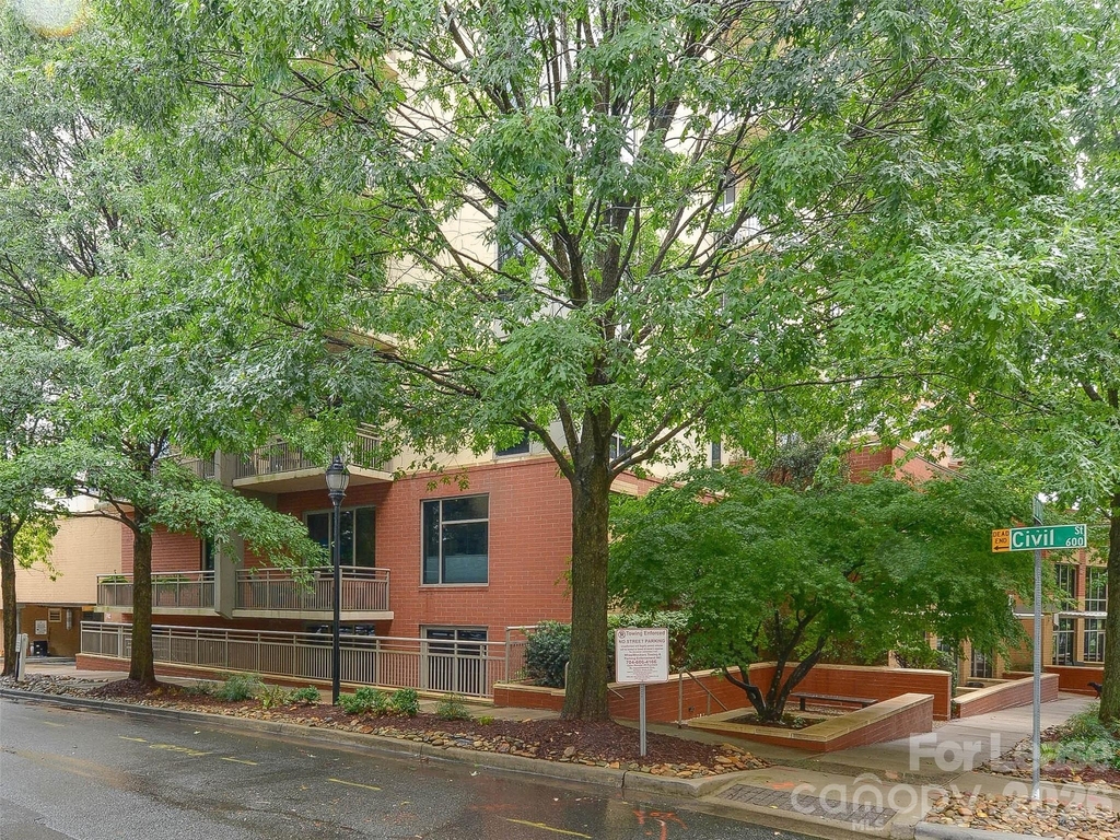 701 Royal Court - Photo 41