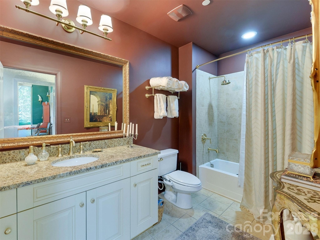 701 Royal Court - Photo 28