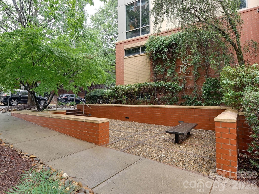 701 Royal Court - Photo 43
