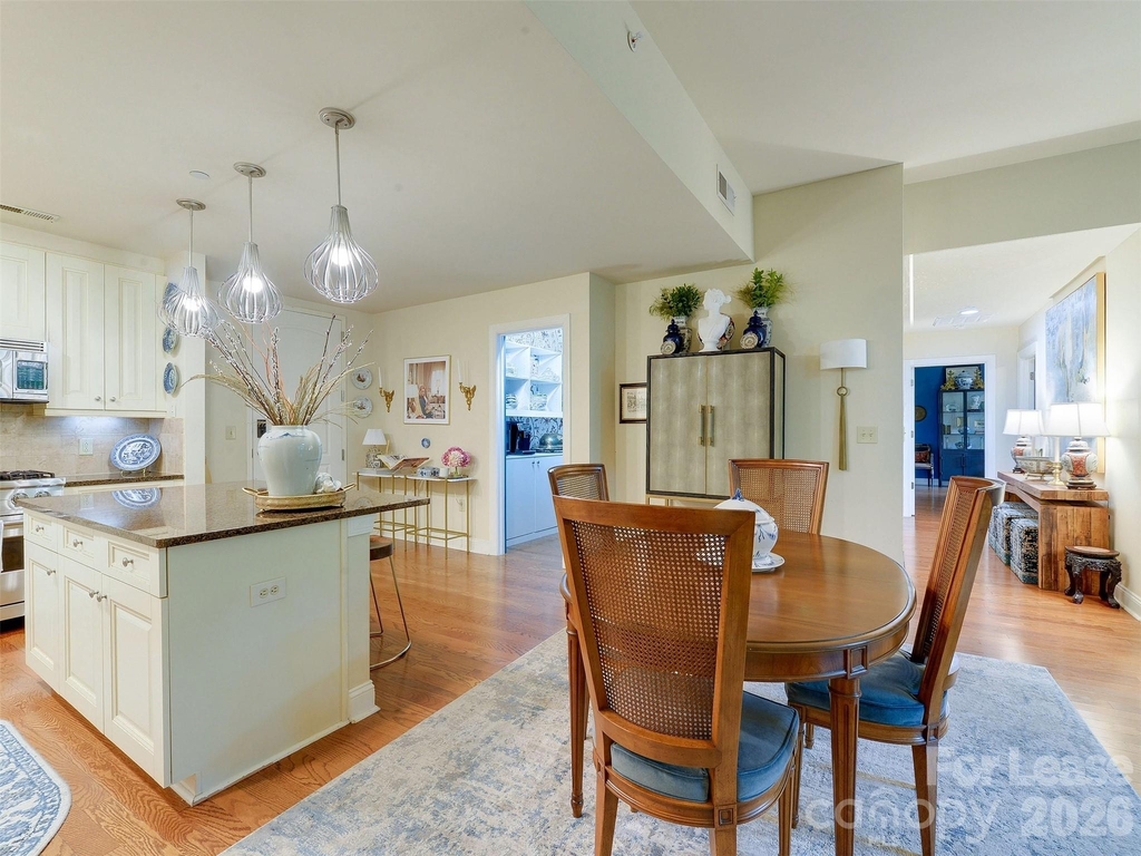 701 Royal Court - Photo 10
