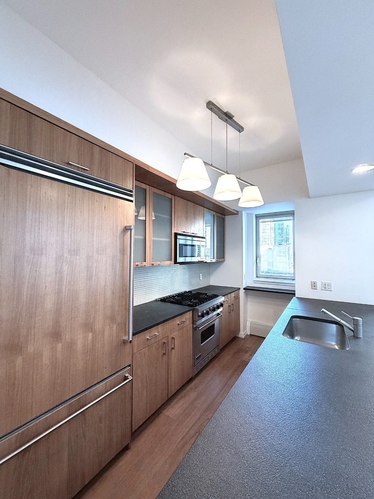 East 59th Street - Photo 1