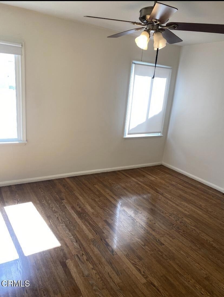 17616 Calvert Street - Photo 13