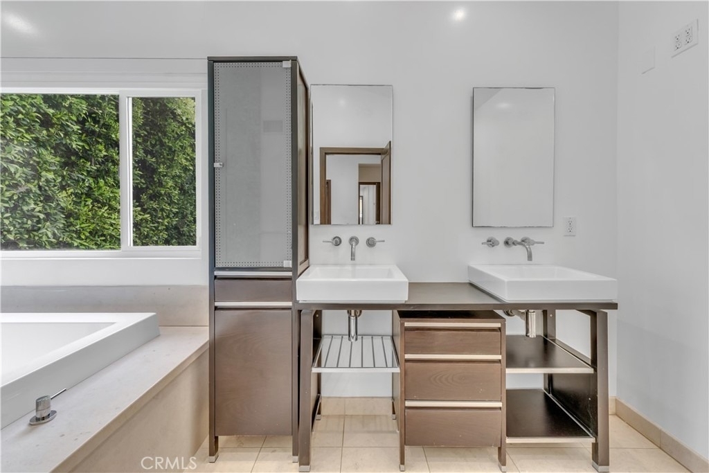 4925 Nagle Avenue - Photo 20
