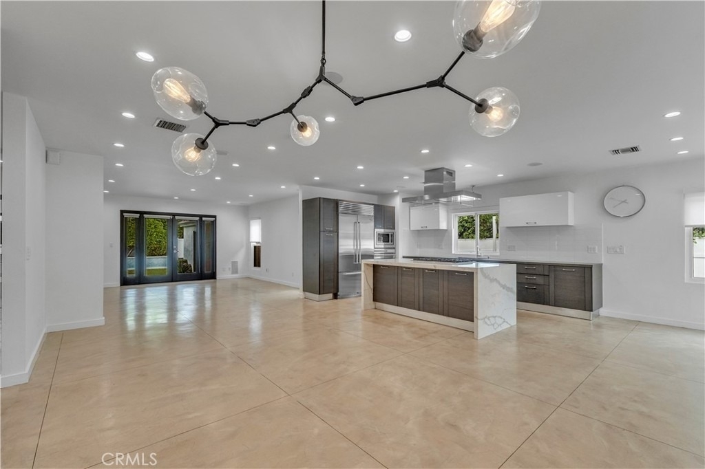4925 Nagle Avenue - Photo 12