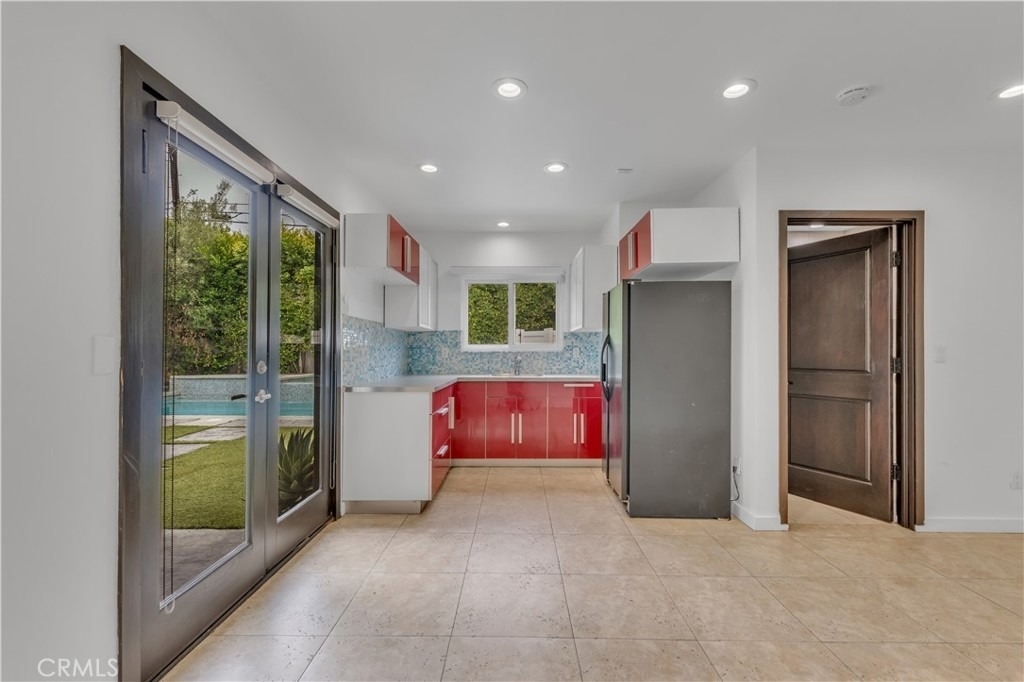 4925 Nagle Avenue - Photo 31