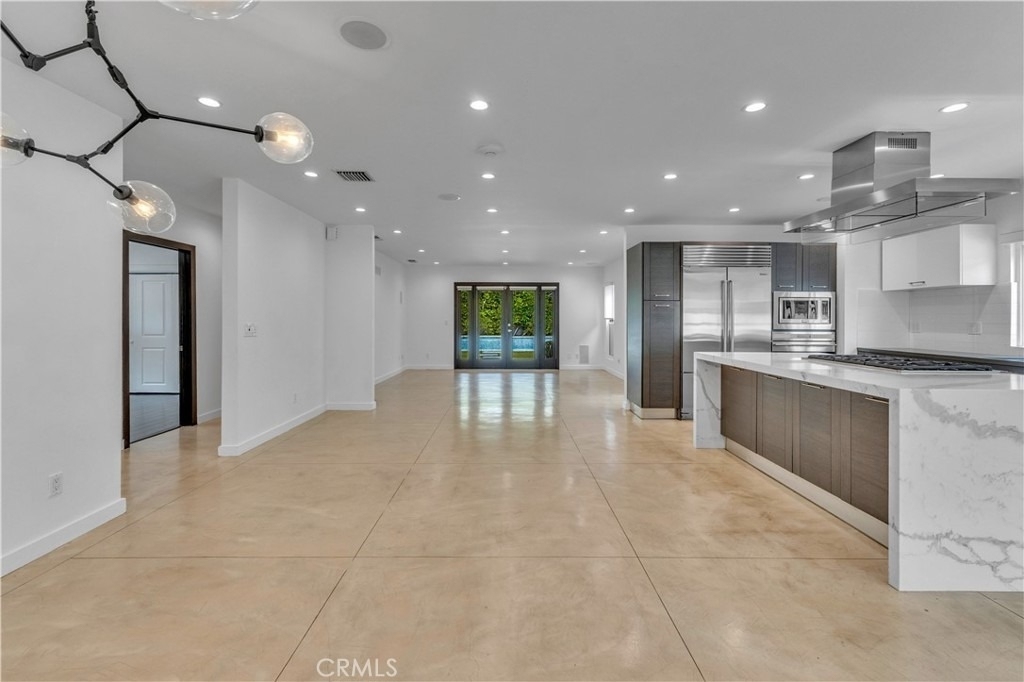 4925 Nagle Avenue - Photo 4