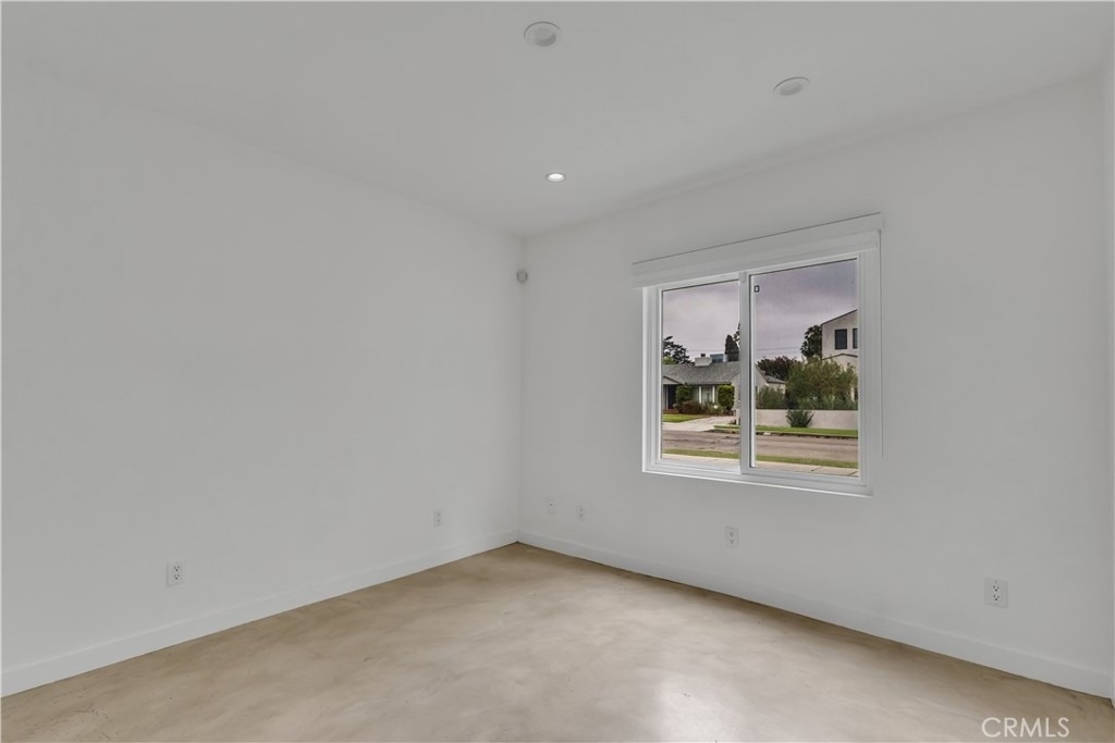 4925 Nagle Avenue - Photo 24