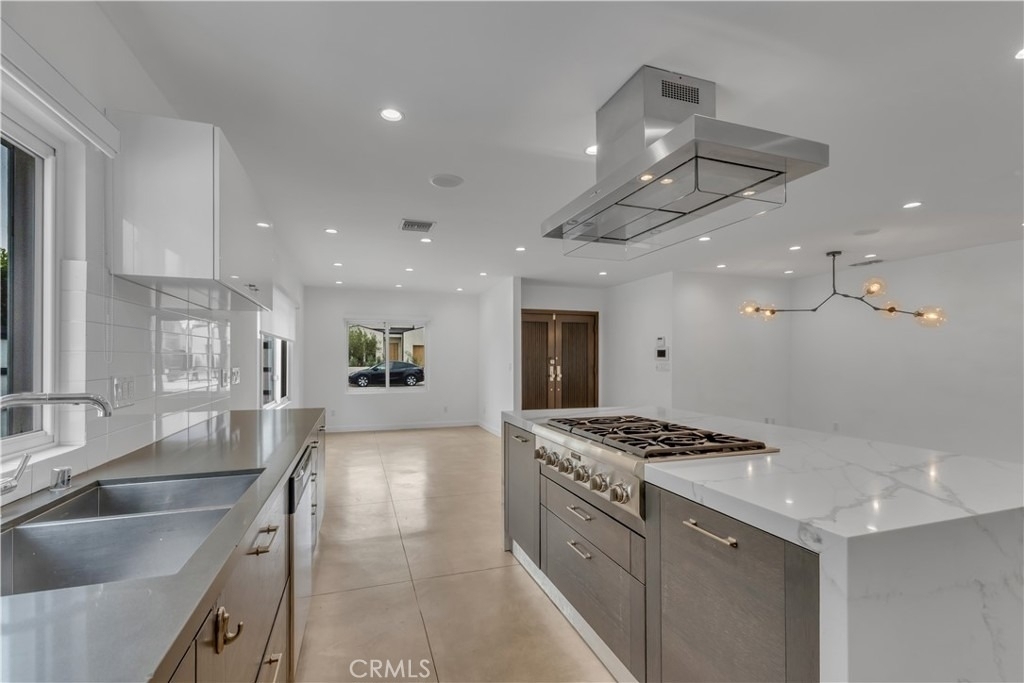 4925 Nagle Avenue - Photo 9