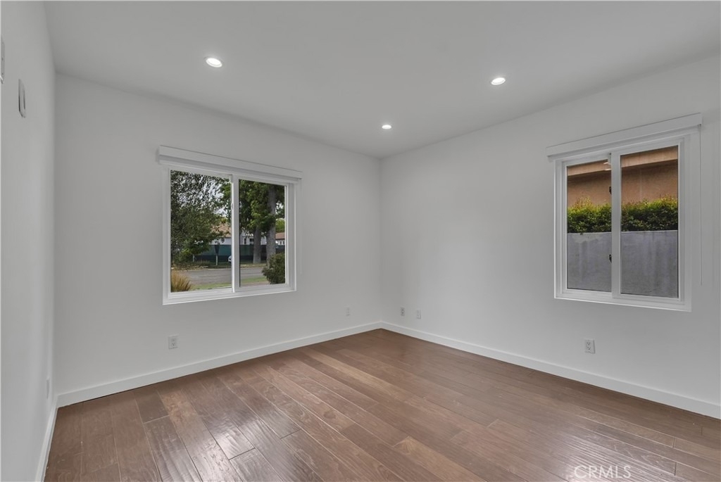 4925 Nagle Avenue - Photo 22