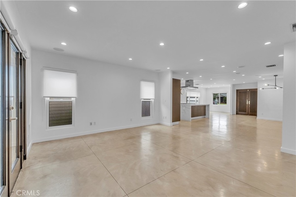 4925 Nagle Avenue - Photo 16