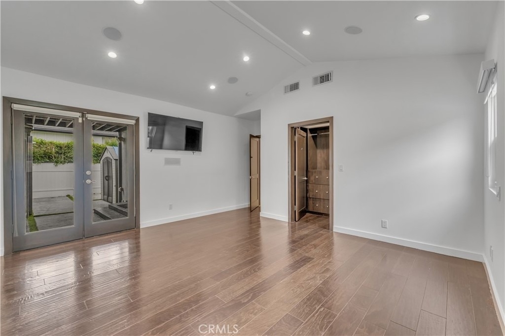 4925 Nagle Avenue - Photo 19