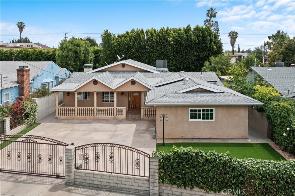 6508 Mammoth Avenue - Photo 1