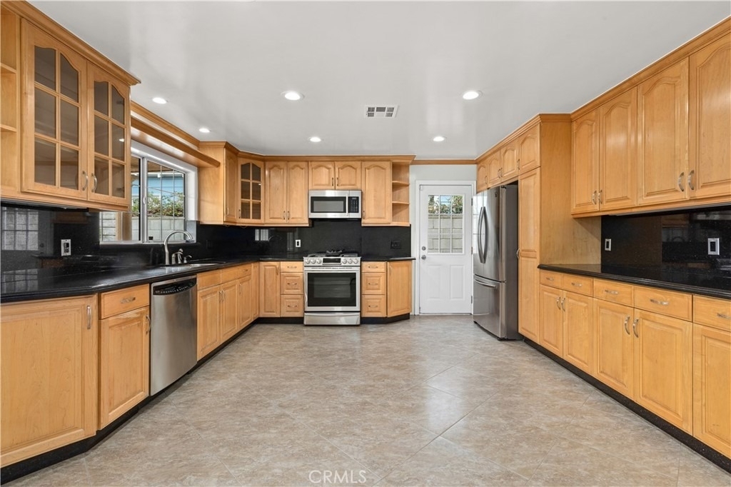 6508 Mammoth Avenue - Photo 12
