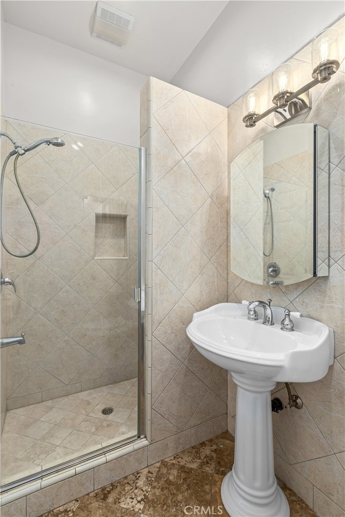 6508 Mammoth Avenue - Photo 11