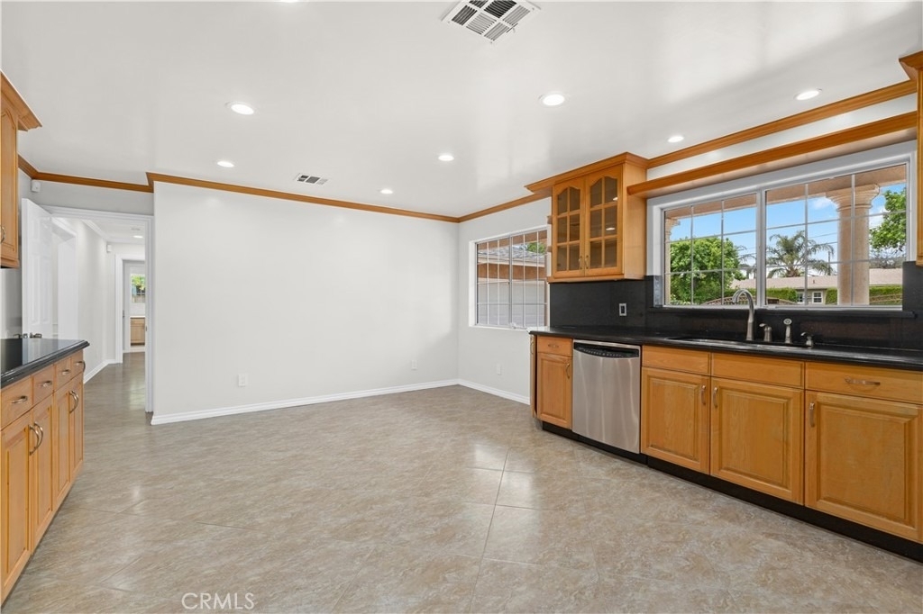 6508 Mammoth Avenue - Photo 14
