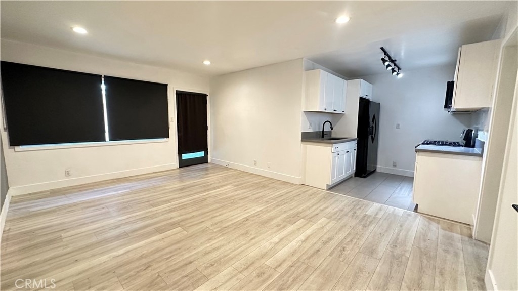 14222 Calvert Street - Photo 8