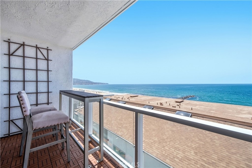 615 Esplanade - Photo 2