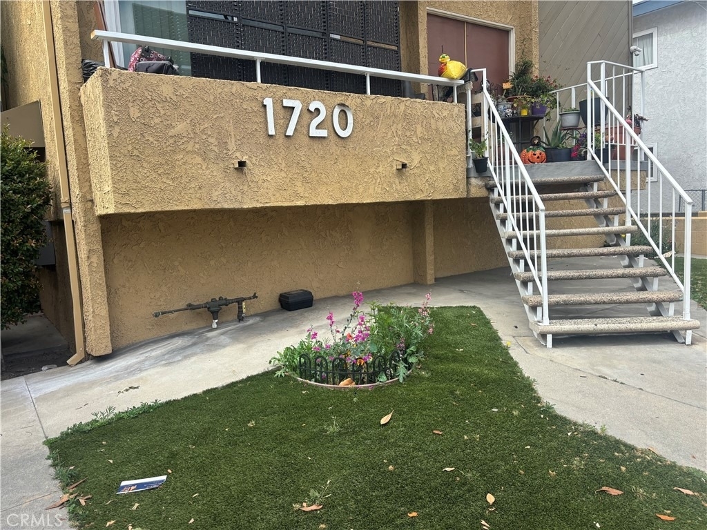 1720 Peyton - Photo 0