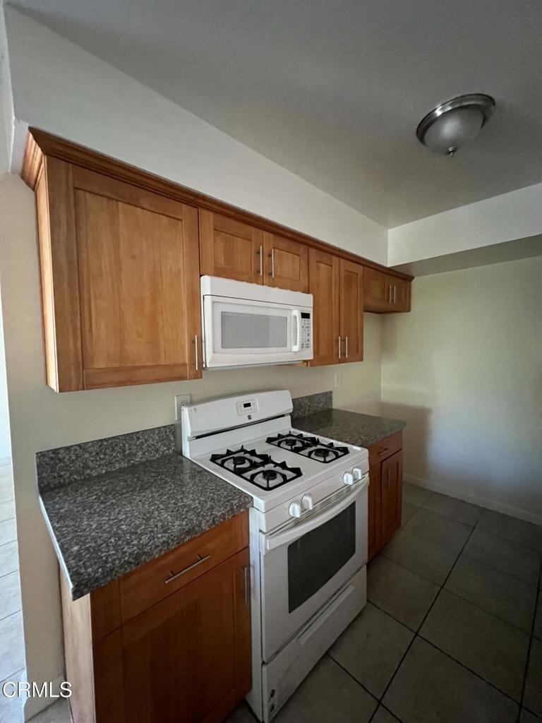 645 Marion Place - Photo 16