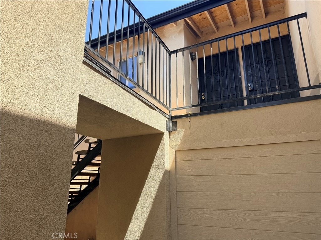 988 Valencia - Photo 3