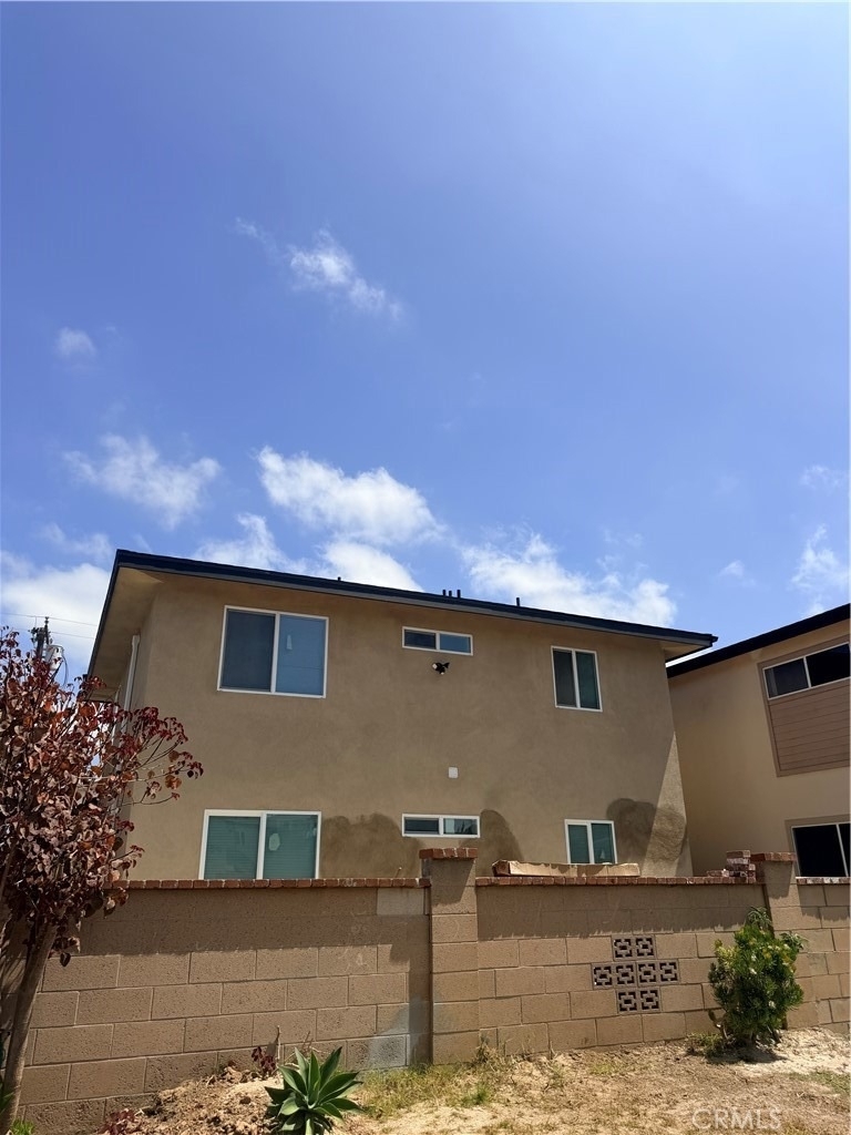 988 Valencia - Photo 1