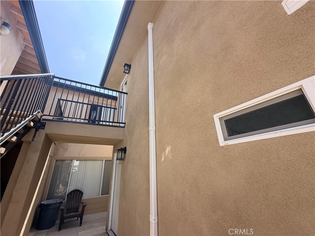 988 Valencia - Photo 2