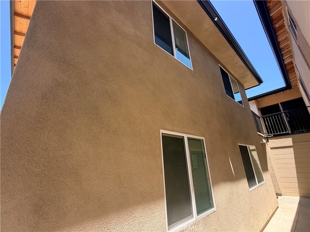 988 Valencia - Photo 3