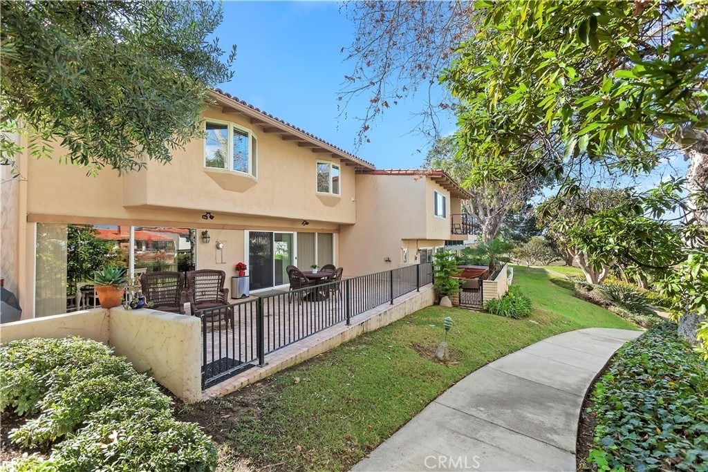 314 Avenida Cumbre - Photo 0