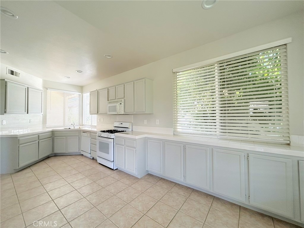 5793 Orange Tree Avenue - Photo 9