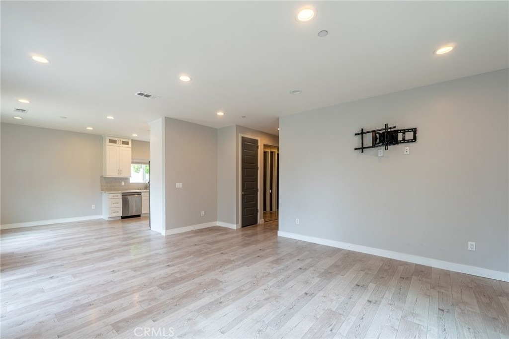 6938 Peach Avenue - Photo 3