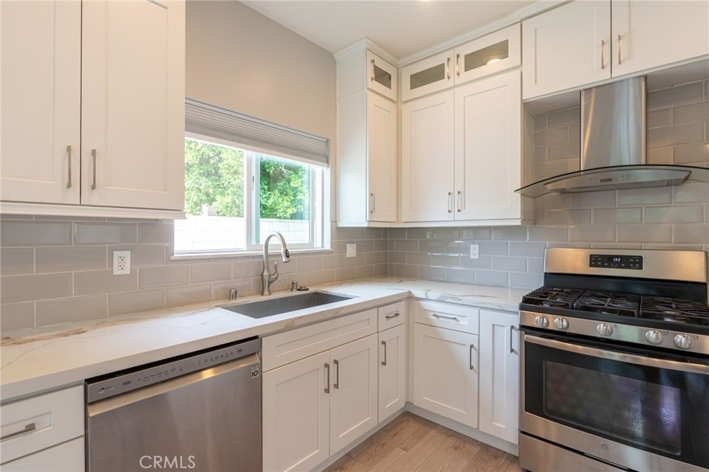 6938 Peach Avenue - Photo 5
