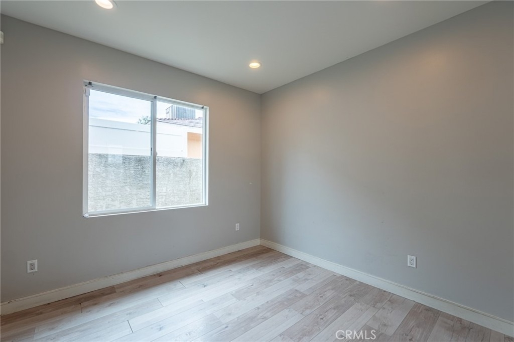 6938 Peach Avenue - Photo 18