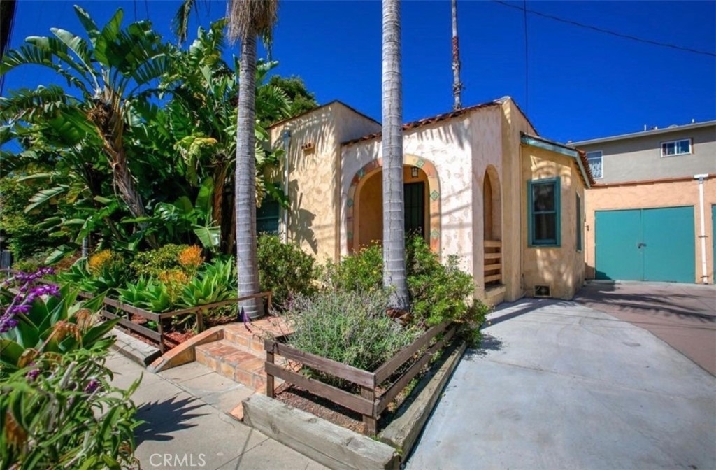 1349 N Citrus - Photo 0