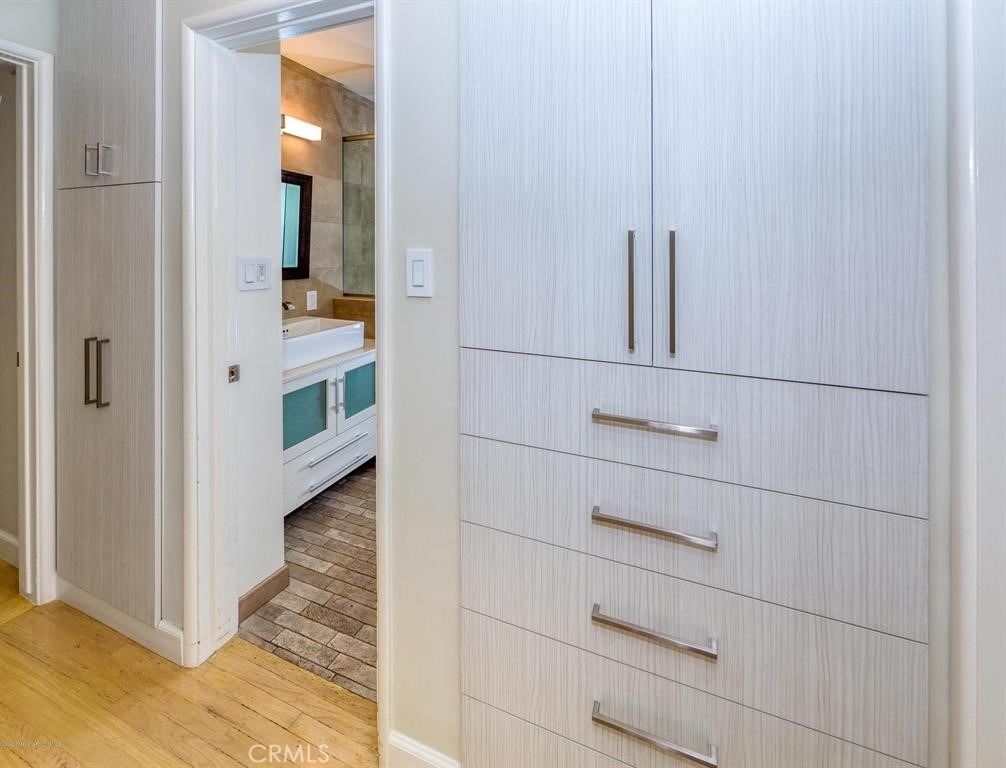 3960 Mayfield Avenue - Photo 6