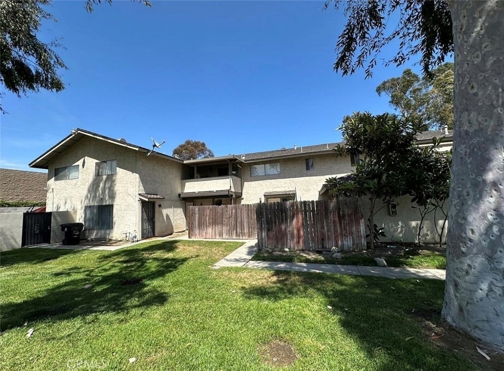 1501 E Fairfield Court - Photo 1