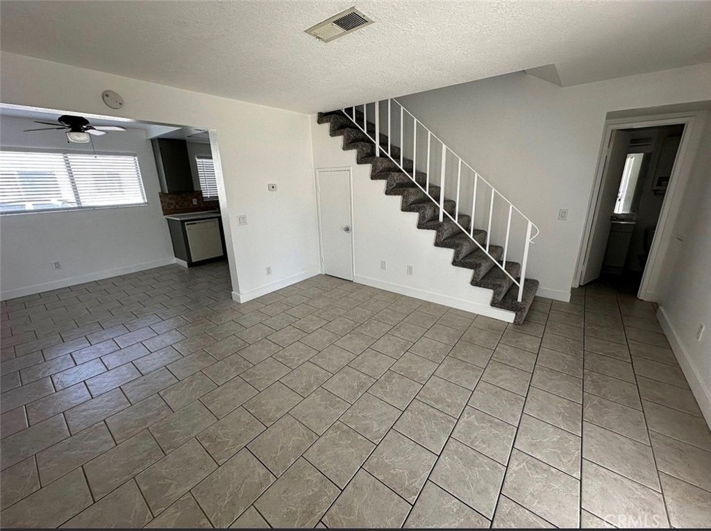 1501 E Fairfield Court - Photo 5