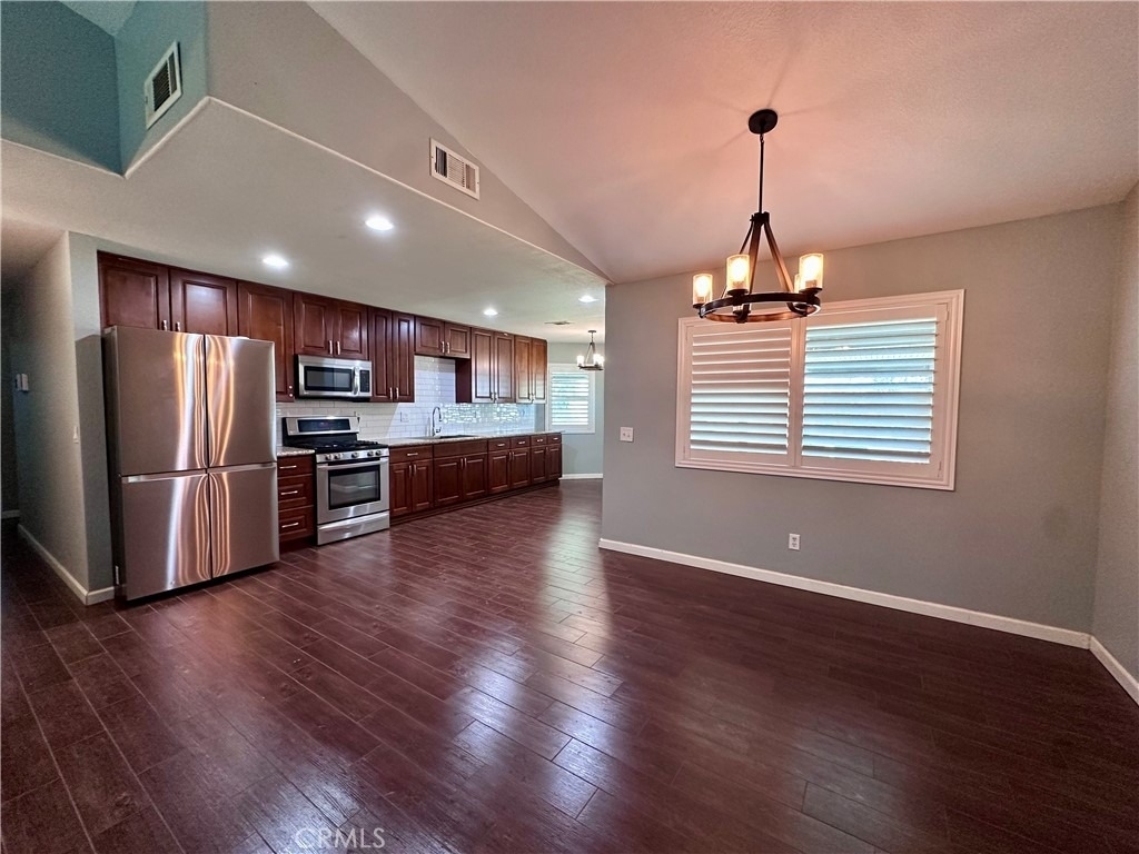 9221 Signature - Photo 13
