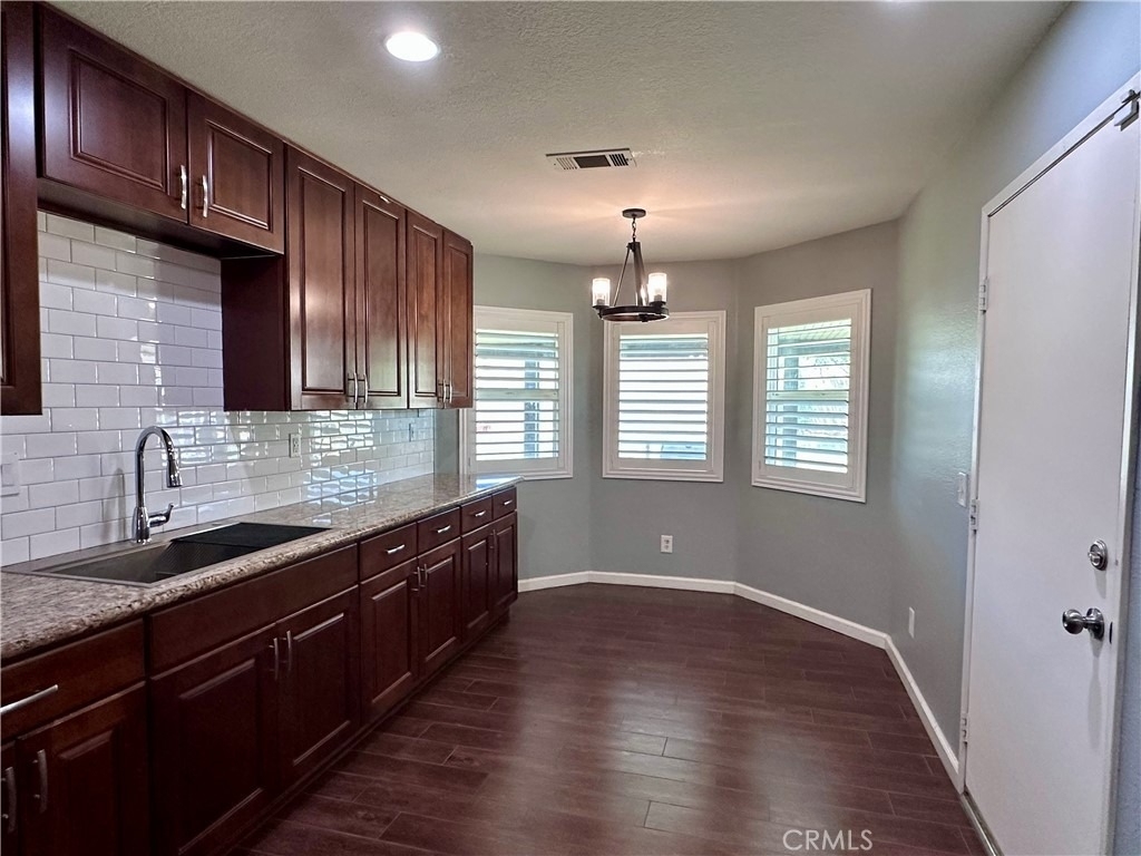 9221 Signature - Photo 14