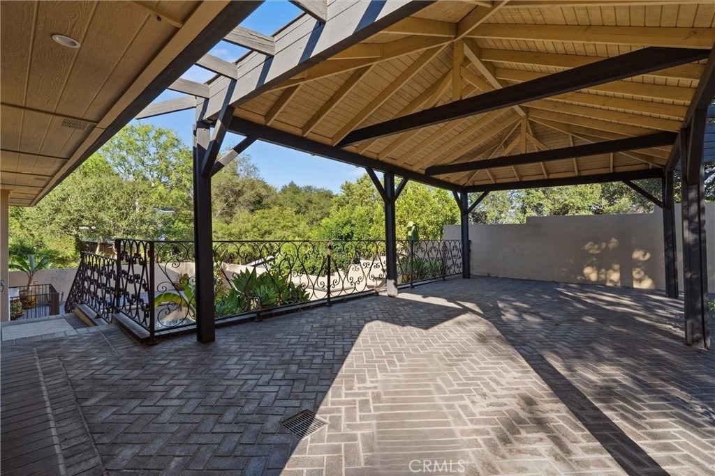 1520 Lancashire Street - Photo 2