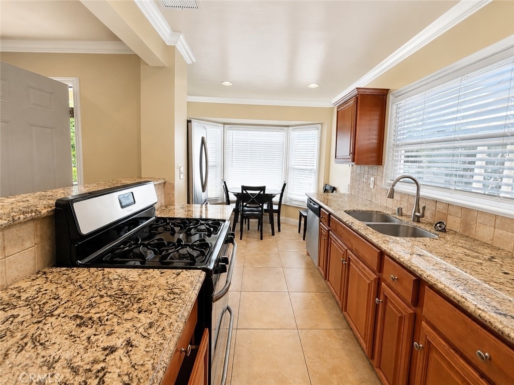256 W College Street - Photo 5
