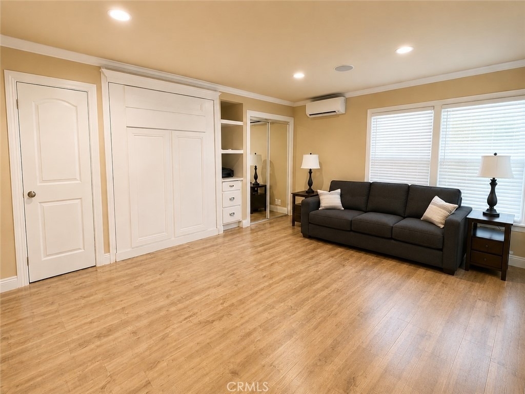 256 W College Street - Photo 3